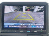 車庫入れ時に安心のバックカメラがついています。