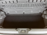 フレキシブルボードを開けることで高さのある荷物も載せることができます。