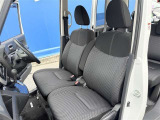 運転席にシートのヘタレがあります。