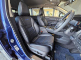 運転席は視認性や操作性を重視したつくりで、どなたでも扱いやすく快適にお乗りいただけます。清掃を行い、安心してご覧いただける状態で展示しております。