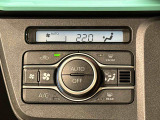 快適装備のオートエアコン♪ 温度設定をすれば、自動で車内の温度管理をしてくれる優れ物です☆彡