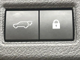 【パワーバックドア】スマートキーや運転席のボタンを押すだけでリアゲートが自動で開閉します!荷物を持っている時や、高い位置にあるバックドアを閉める際に便利な機能です♪