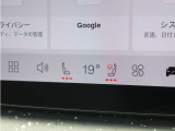 フロント・シートヒーターに加え、ステアリングホイール・ヒーターも装備。厳寒の地、北欧スウェーデン発祥のブランドならではのアイテムです。