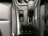 電動パーキングブレーキを搭載。スイッチ操作でパーキングブレーキを作動・解除することが可能ですので、操作の力が不要ですよ♪