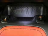 運転席と助手席には寒い時にうれしいシートヒーターが装備されてます。