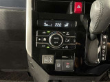 【オートエアコン】一度お好みの温度に設定すれば、車内の温度を検知し風量や温度を自動で調整してくれます。