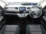 ◆視界広々で非常に運転しやすくロングドライブでも疲れを感じさせないすっきりとまとまったインパネ周りです。