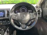 インテリアに合わせたデザインのステアリングは、運転される方のことも考え、運転しやすい形状、大きさです。是非一度、実際に触ってお確かめください。
