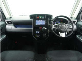 ◆視界広々で非常に運転しやすくロングドライブでも疲れを感じさせないすっきりとまとまったインパネ周りです。