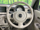 インテリアに合わせたデザインのステアリングは、運転される方のことも考え、運転しやすい形状、大きさです。是非一度、実際に触ってお確かめください。