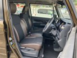 運転席・助手席です