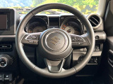 インテリアに合わせたデザインのステアリングは、運転される方のことも考え、運転しやすい形状、大きさです。是非一度、実際に触ってお確かめください。