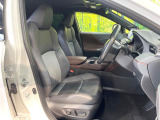 運転席シート廻りは使用感も少なく、良好な状態となっています。前オーナー様が丁寧に使っていたことがよくわかりますね。