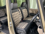乗降がしやすい運転席。高さが調節できて小柄な方でも運転しやすいポジションをとることができます。