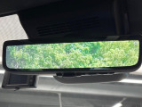 【デジタルインナーミラー】後席の大きな荷物や同乗者で後方が確認しづらい時でも安心!カメラが撮影した車両後方の映像をルームミラー内に表示。クリアな視界で状況の確認が可能です!