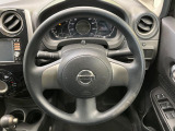 インテリアに合わせたデザインのステアリングは、運転される方のことも考え、運転しやすい形状、大きさです。是非一度、実際に触ってお確かめください。