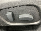 電動シート付きです!快適なポジションに合わせやすく大変便利です!