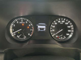 :白文字の発光ダイオードを採用した「ファインビジョンメーター」を搭載。夜間はもちろん、強い日差しが差し込む昼間でも優れた視認性を誇ります。