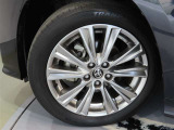 純正アルミホイール タイヤサイズは235/50R18
