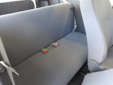 必要に応じて2名乗車可能な後席シートを備えております!