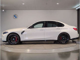 【拘りのFR】BMWが多く採用するFR車。ダイレクトでスポーティな加速感・シャープなハンドリングを実現。縦置きエンジンレイアウトにより、フラットで上質な乗り味です。