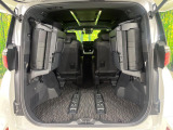 普段のお買い物や通勤、送迎等に十分な荷室スペースを確保しております。セカンドシートを倒すと、大きな荷物の積載も可能です♪
