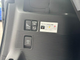 荷室左側にウィンチベルトのスイッチがついています。