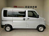 車両右側面からの写真になります。車をご覧になりたい時はお気軽に最寄りの店舗へご相談下さい。
