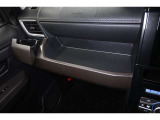 インパネテーブル装備!車内での小物などを一時的に置くとき利用できます。ドリンクホルダー装備! 美味しい飲み物 飲みながら 快適なドライブいかがですか♪