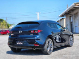 【MAZDA3】光の映り込みだけで、「面のうつろい」を表現し、見る場所、時間、天気によりさまざまな表情を見せ、見るたびに「このクルマにして良かった」と思っていただける車です。洗車も楽しくなります。