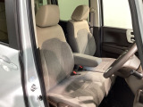 運転席、助手席☆ともに広々としており、ゆとりのある空間となっております♪