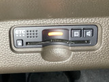 ハンドルの左下にETCがついています。高速道路の料金所の通過も楽々です。 カードの取り出しもしやすい場所についています。