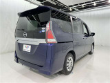 後ろから見ると車の印象も変わりますね♪
