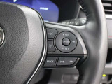 レーダークルーズコントロール作動時に車線維持に必要な運転操作の支援を行う「レーントレーシングアシスト(LTA)」を搭載しています。