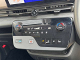 直線的で使いやすい、先進的なデザインのタッチパネル式オートエアコンを採用★