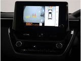 パノラミックビューモニター装備!トップビュー&フロントビュー・車両に取り付けたフロント、サイド、バックカメラの映像を合成して画面上に表示させることで、低速時の運転を補助する装置です。