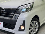 【LEDヘッドライト】悪天候や夜間走行時も良好な視界を確保し安心して運転できる高輝度LEDヘッドライトを装備!点灯速度が早く、消費電力も抑えられています。