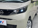 【LEDヘッドライト】悪天候や夜間走行時も良好な視界を確保し安心して運転できる高輝度LEDヘッドライトを装備!点灯速度が早く、消費電力も抑えられています。