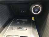 スマートキーを携行していればエンジンの始動やドアの開閉もスマートに☆
