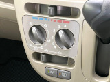 寒い冬も暑い夏も全席に快適な空調を届けてくれる、ダイヤル式エアコンを装備♪