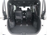 【トランクルーム】荷室の広さも十分です!シートアレンジでシートを畳めば長い荷物だって積めますね。シートアレンジの操作方法など、お気軽にご相談下さい。