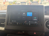 カーナビ付きです。カーナビの機能や保証につきましては、担当スタッフまでお尋ねください。