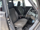 お車選びをお楽しみ頂けるよう、在庫車の展示スペースを十分に確保しております。