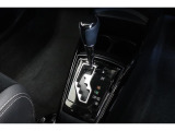従来のATに比べ変速ショックの少ないCVT。シフトの操作はAT車と同じです。