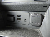 USB差込口・シガーソケット差込口がございます。