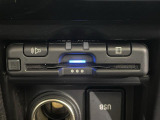 【ETC】有料道路を利用する際に料金所で停止することなく通過できる、ETC車載器(ノンストップ自動料金収受システム機器)が装備されています。セットアップを行うことで利用可能になります。
