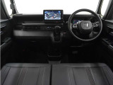 ◆視界広々で非常に運転しやすくロングドライブでも疲れを感じさせないすっきりとまとまったインパネ周りです。