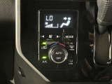 【オートエアコン】一度お好みの温度に設定すれば、車内の温度を検知し風量や温度を自動で調整してくれます。