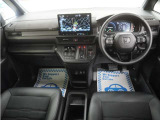 とても握りやすいステアリング!運転手の気持ちがそのまま伝わるかのような反応をしてくれます!小物入れや各ボタンの配置にこだわり、とても使いやすいです !視認性も良好なのでロングドライブもお任せ下さい!