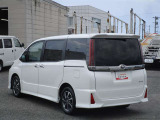 明るく広々、落ち着いた店内では、中古車のご検討・ご購入のほか、携帯電話(au)の購入等、様々なご相談に幅広く応えていきます♪